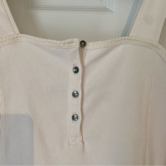 White Abercrombie & Fitch tank top. Size small - Picture 4 of 4